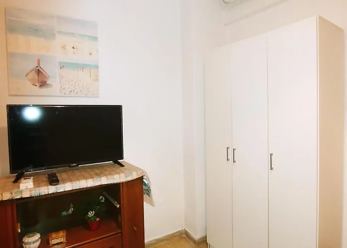 Yiannis Kalimarmaro Studio, Center